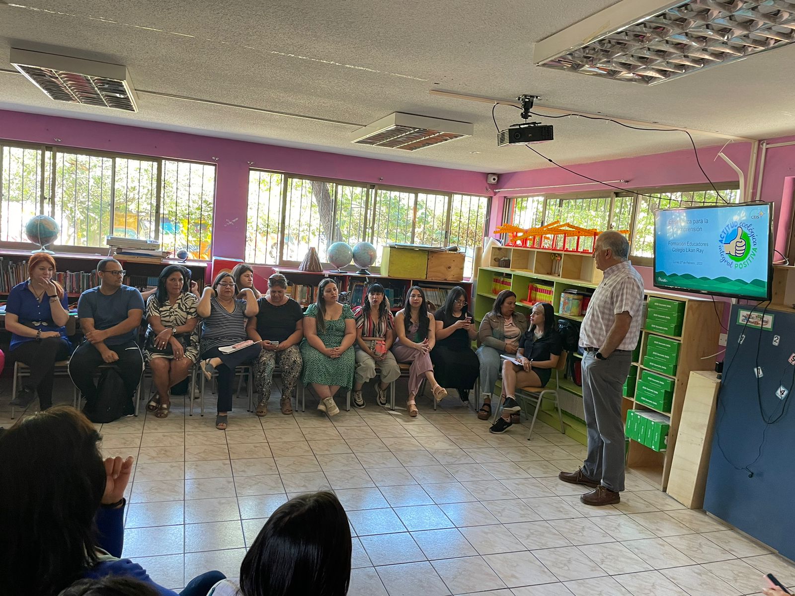 CEIS dirige jornada de trabajo para educadores en colegio de La Pintana